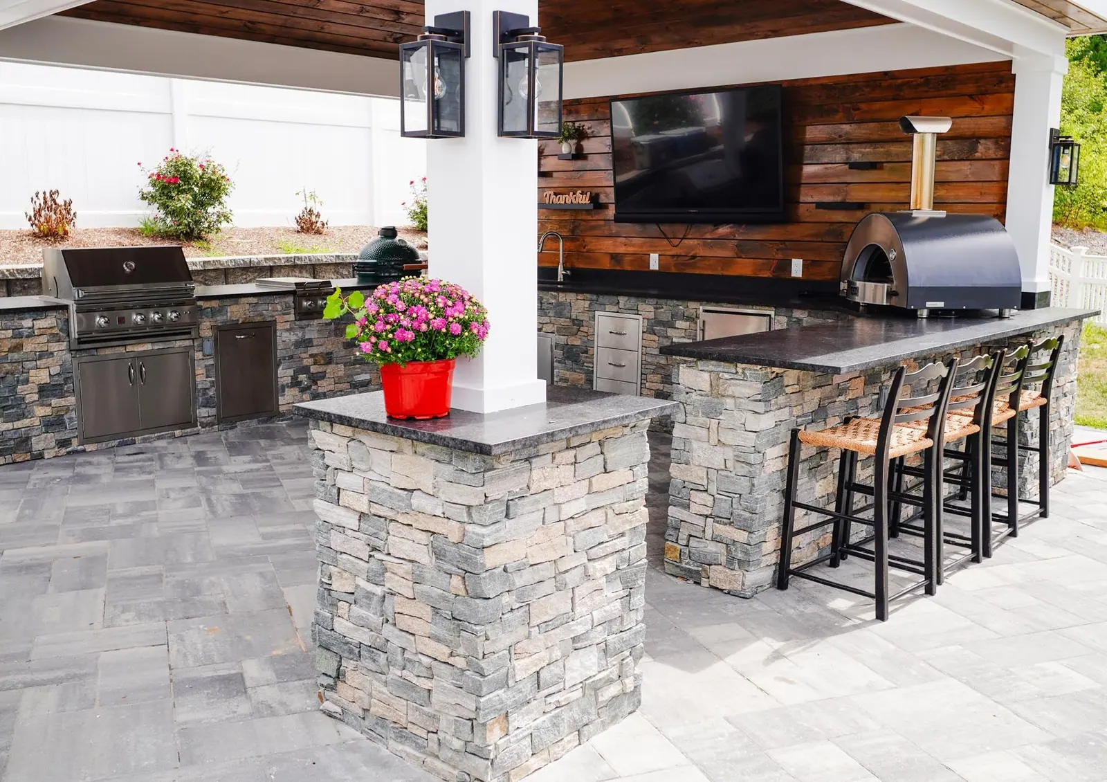 Outdoor Kitchens project in the Contrast Landscape project gallery