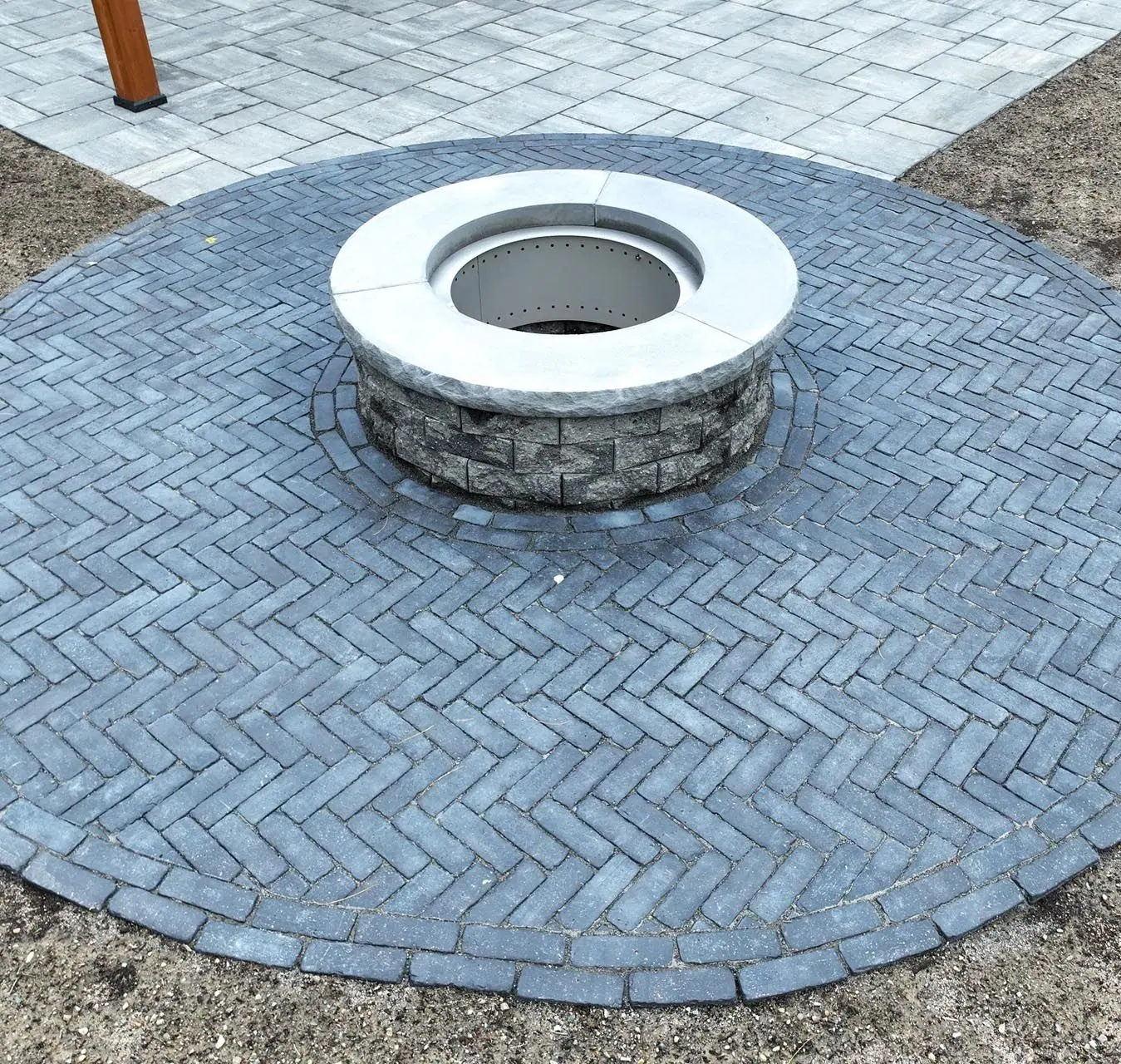 Outdoor landscaping and construction project in the Contrast Landscape project gallery