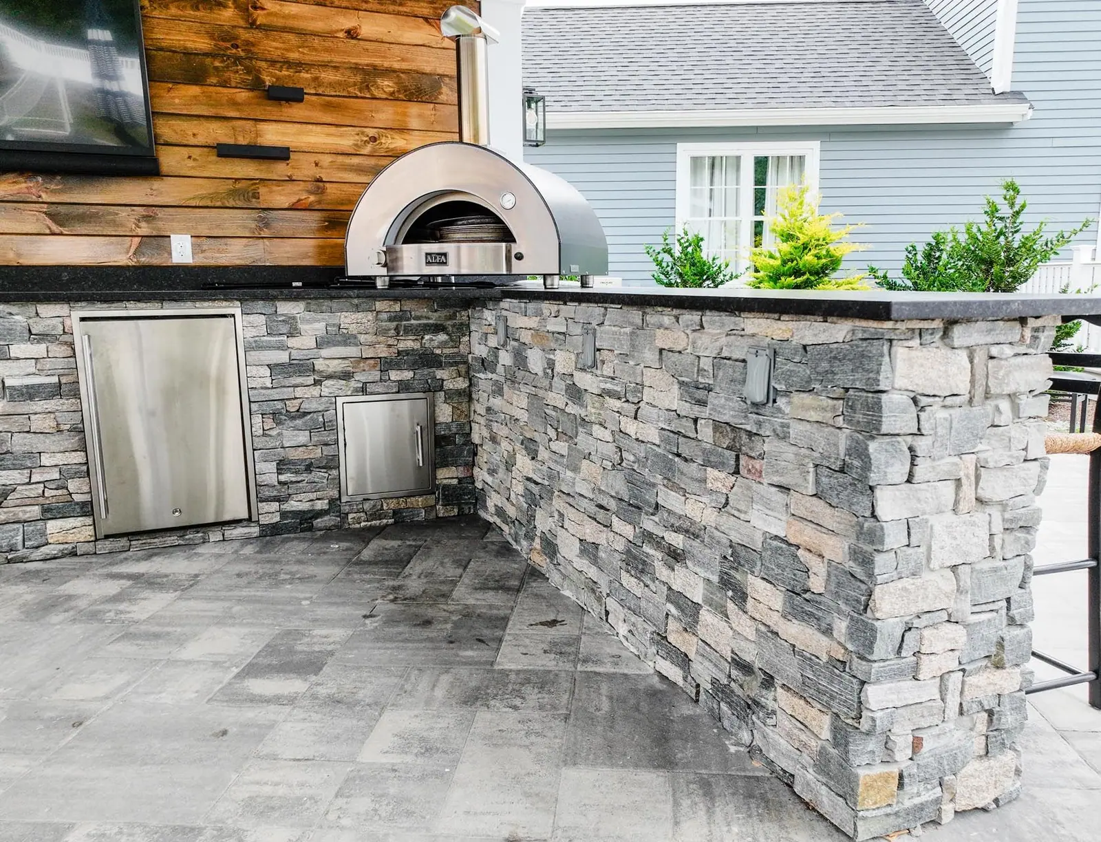 Outdoor Kitchens project in the Contrast Landscape project gallery