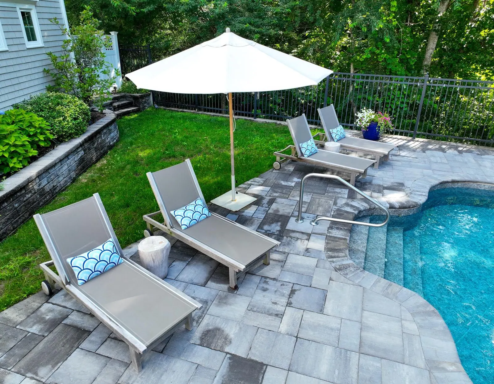 Pool Patios project in the Contrast Landscape project gallery
