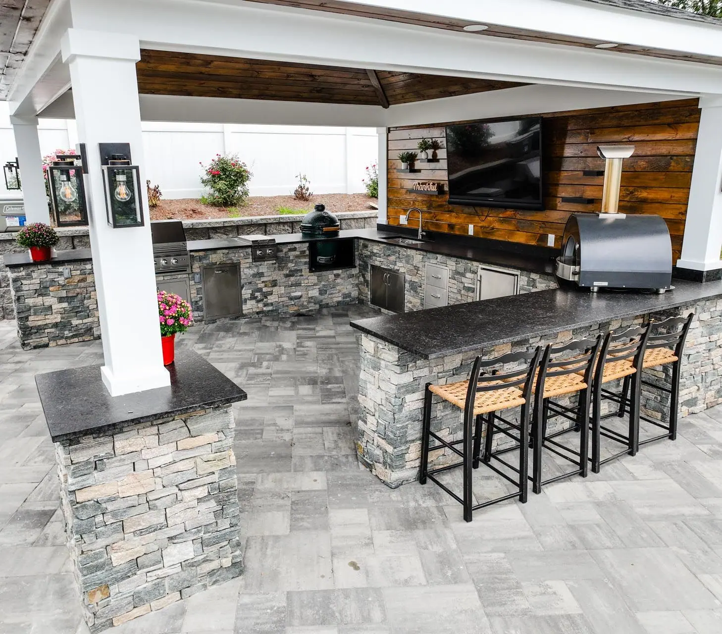 Outdoor Kitchens project in the Contrast Landscape project gallery