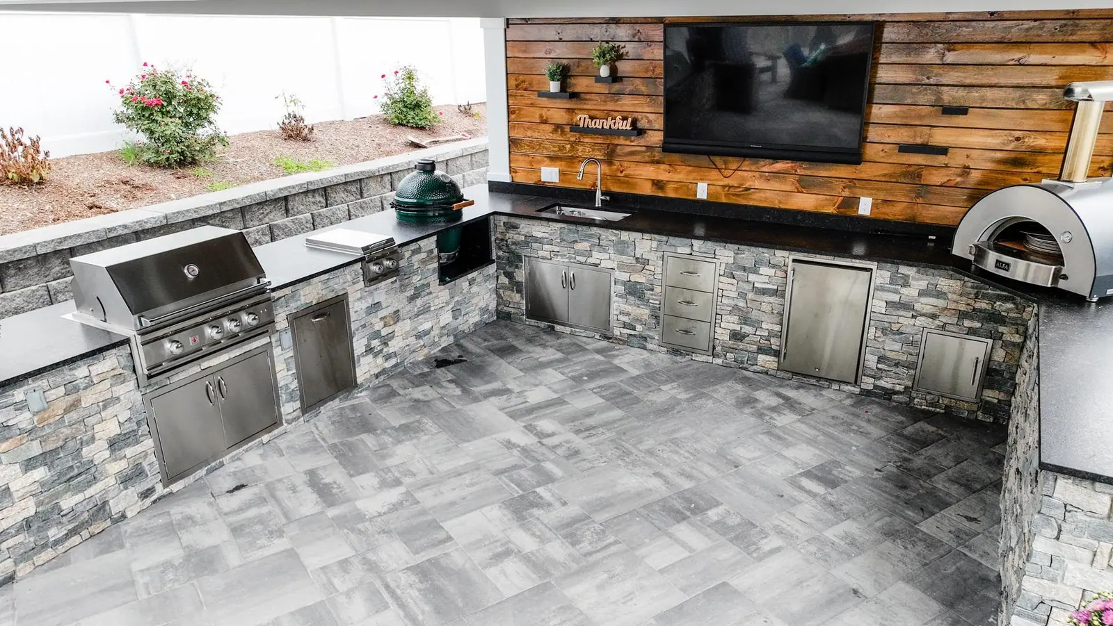 Outdoor Kitchens project in the Contrast Landscape project gallery