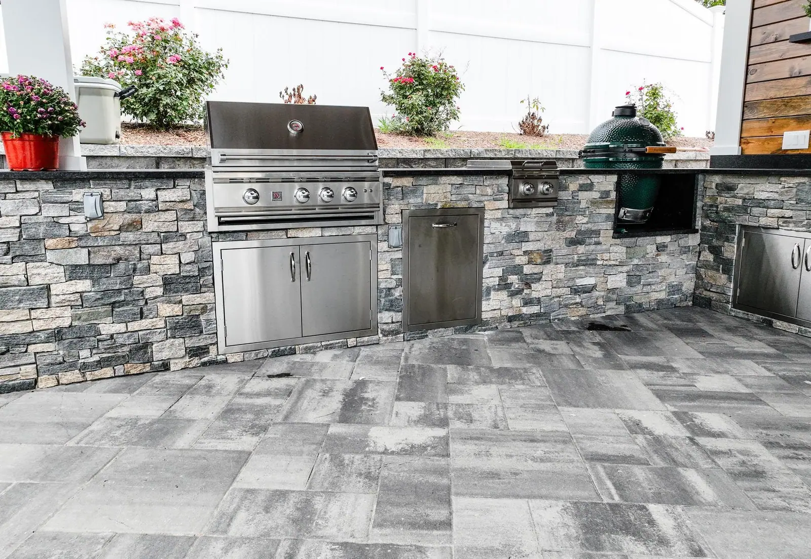Outdoor Kitchens project in the Contrast Landscape project gallery